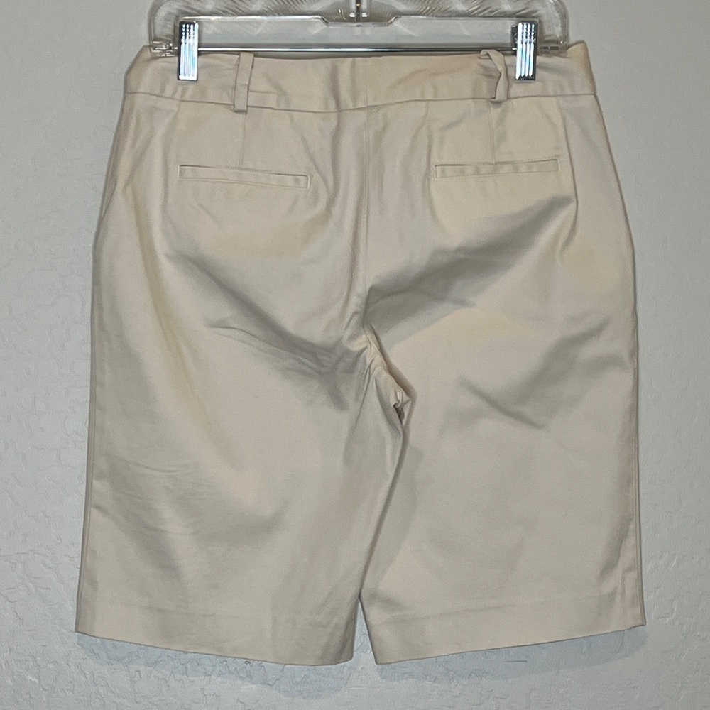 Talbots Women's Cream Bermuda Shorts size 4 - Picture 9 of 10